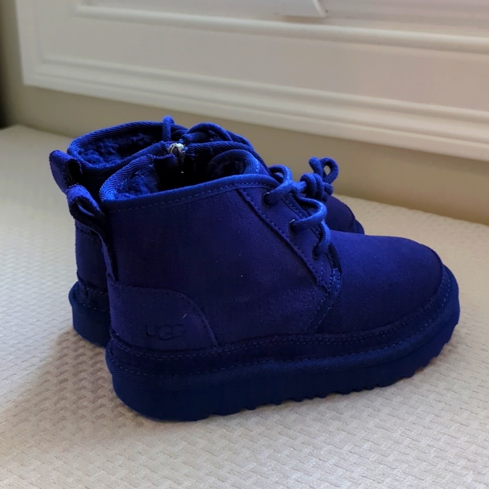 Boys toddler uggs in blue never worn
